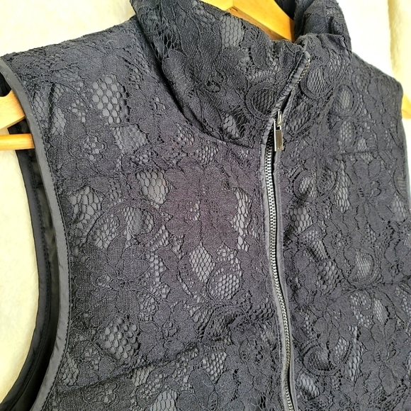 Banana Republic Heated Vest Size Small - Picture 2 of 10